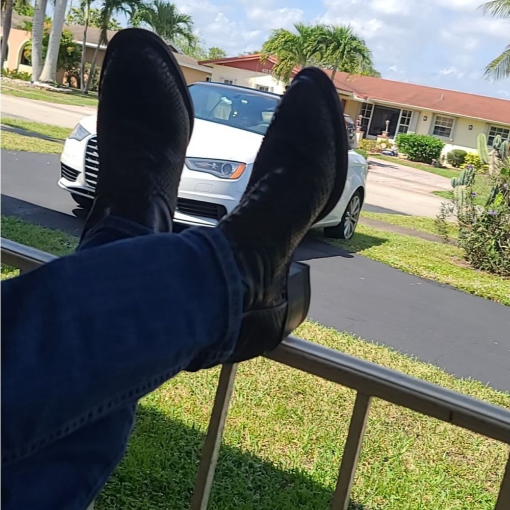Tony Lama Snake Skin Cowboy boots - Picture 3 of 5